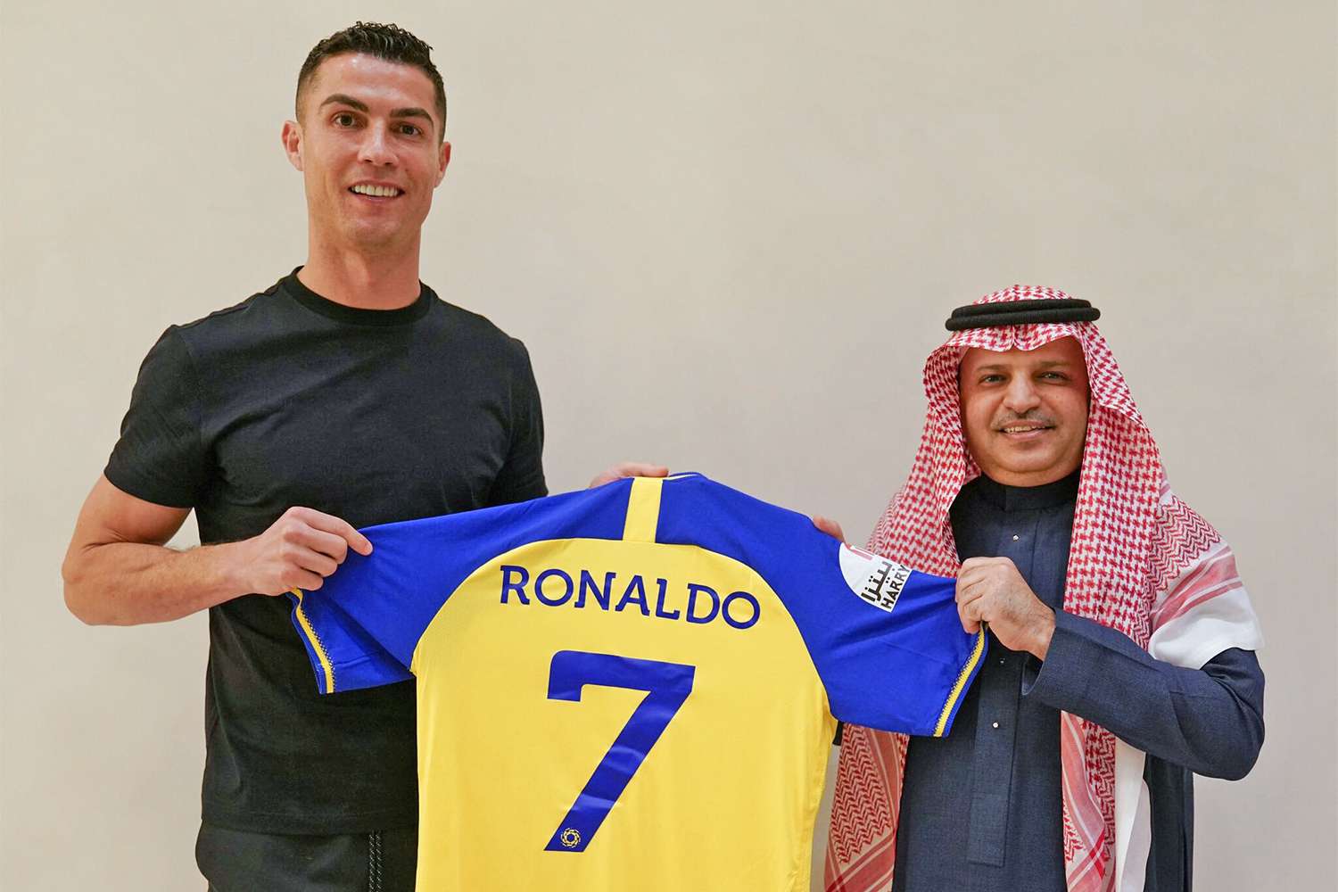 Cristiano-Ronaldo-Signs-With-Al-Nassr-FC-in-Saudi-Arabia Tvafrinet